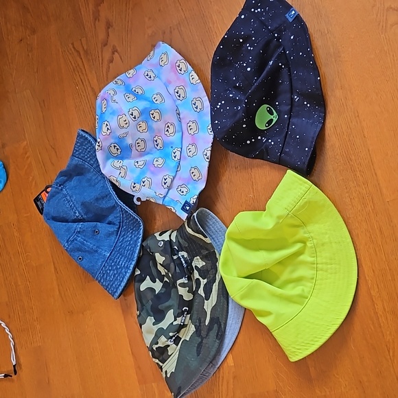 Bucket hats - Picture 1 of 6